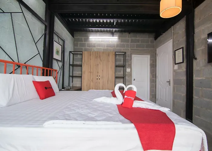 Reddoorz Plus @ Ung Van Khiem Street